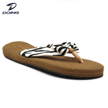 Prix ​​de gros Matières premières PE Plasping Sandal Eva Sole ACCESSORE Affichage des femmes Mariage pour les invités Blank Flip Flop